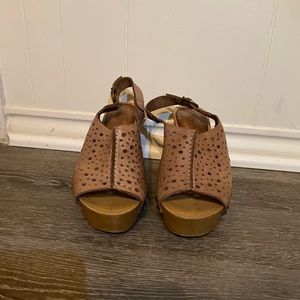 Natalia Blanco Wedges